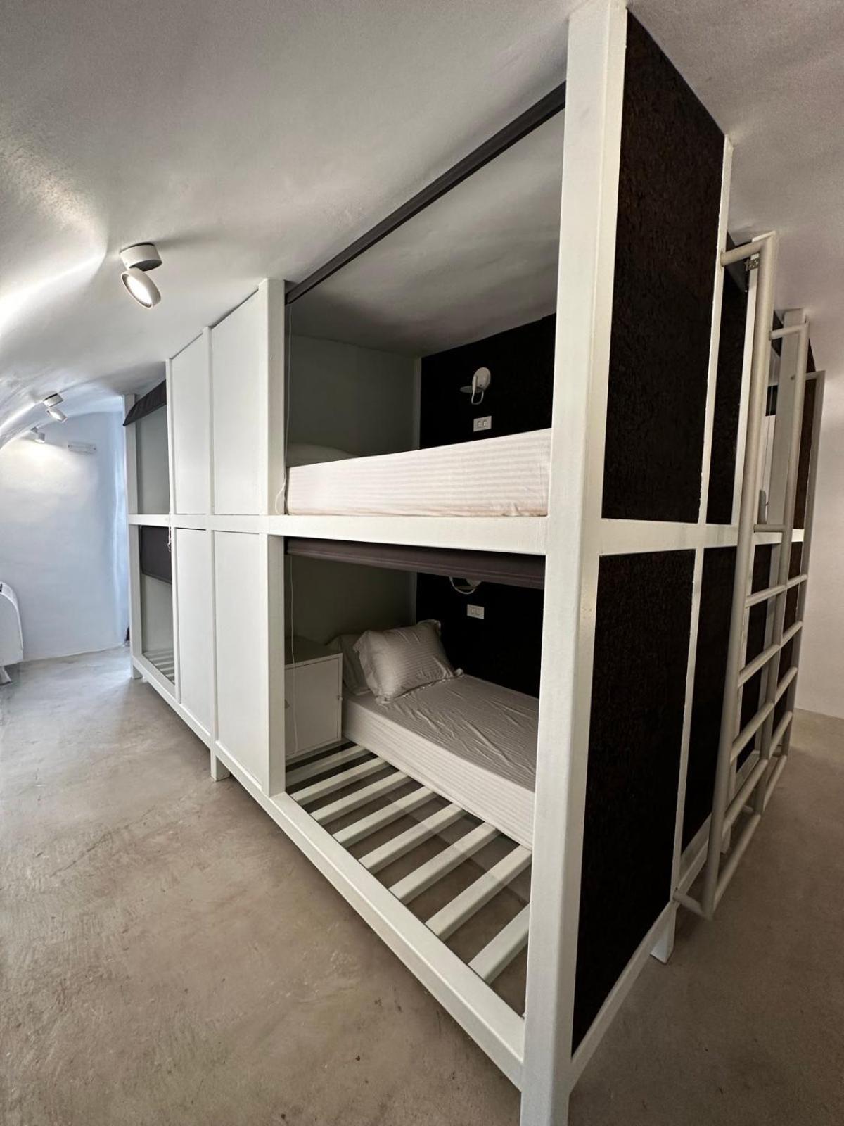 Hostel 16 Oia Екстер'єр фото