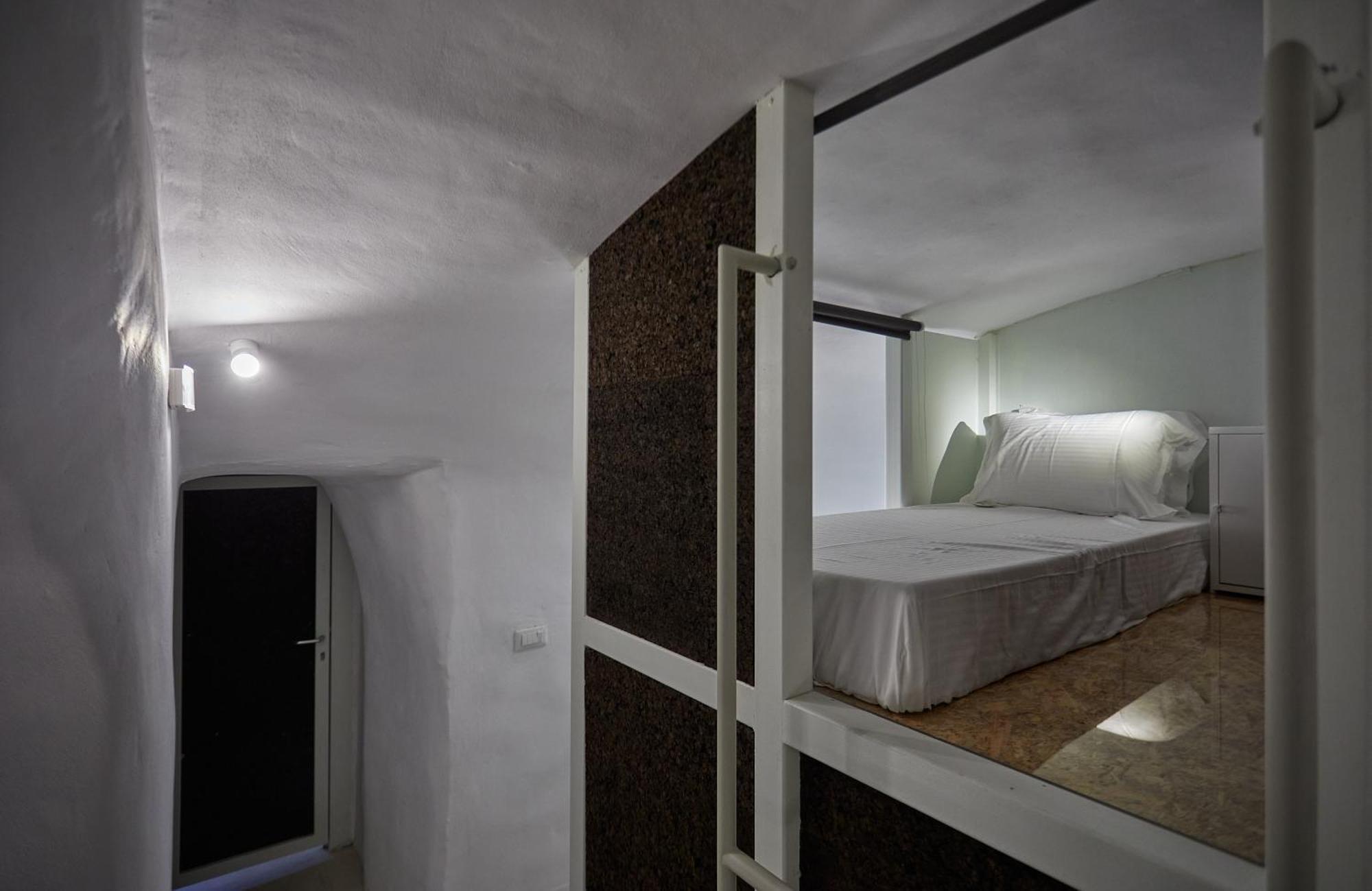 Hostel 16 Oia Екстер'єр фото