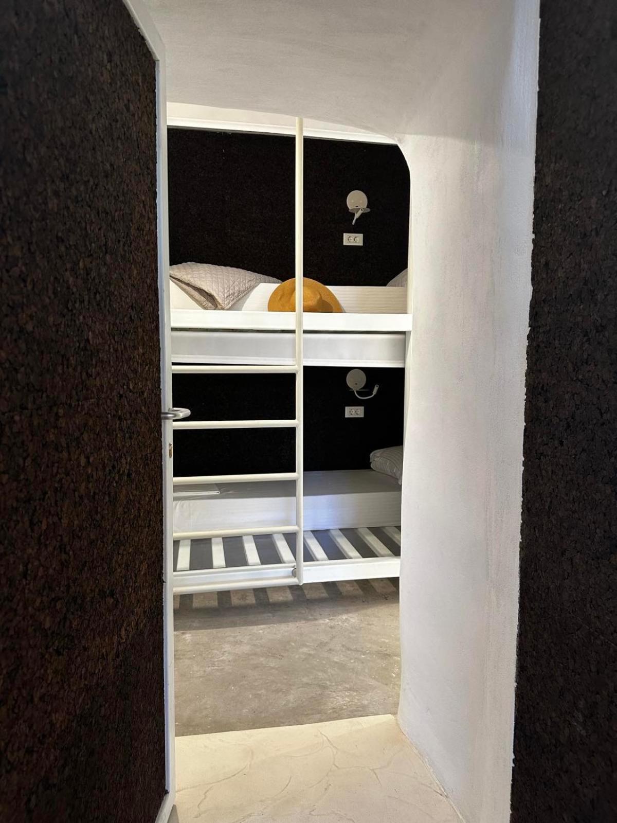 Hostel 16 Oia Екстер'єр фото